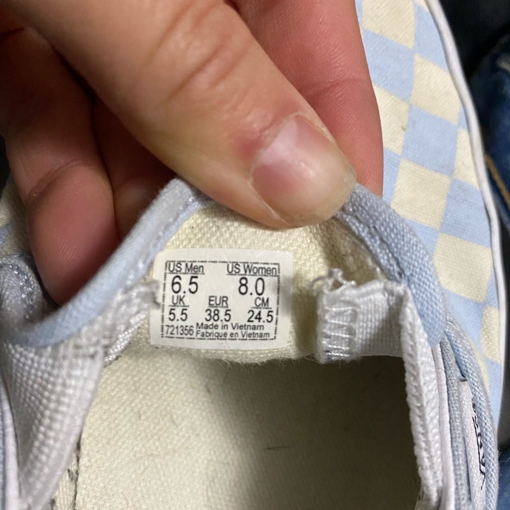 Check vans - Picture 5 of 5